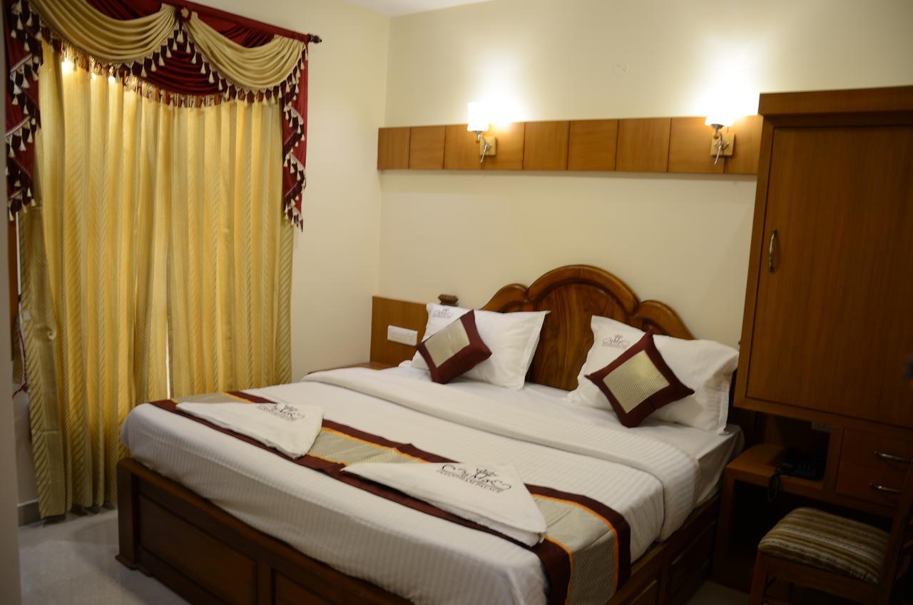 Hotel Vasantham Palace Ooty Exterior photo